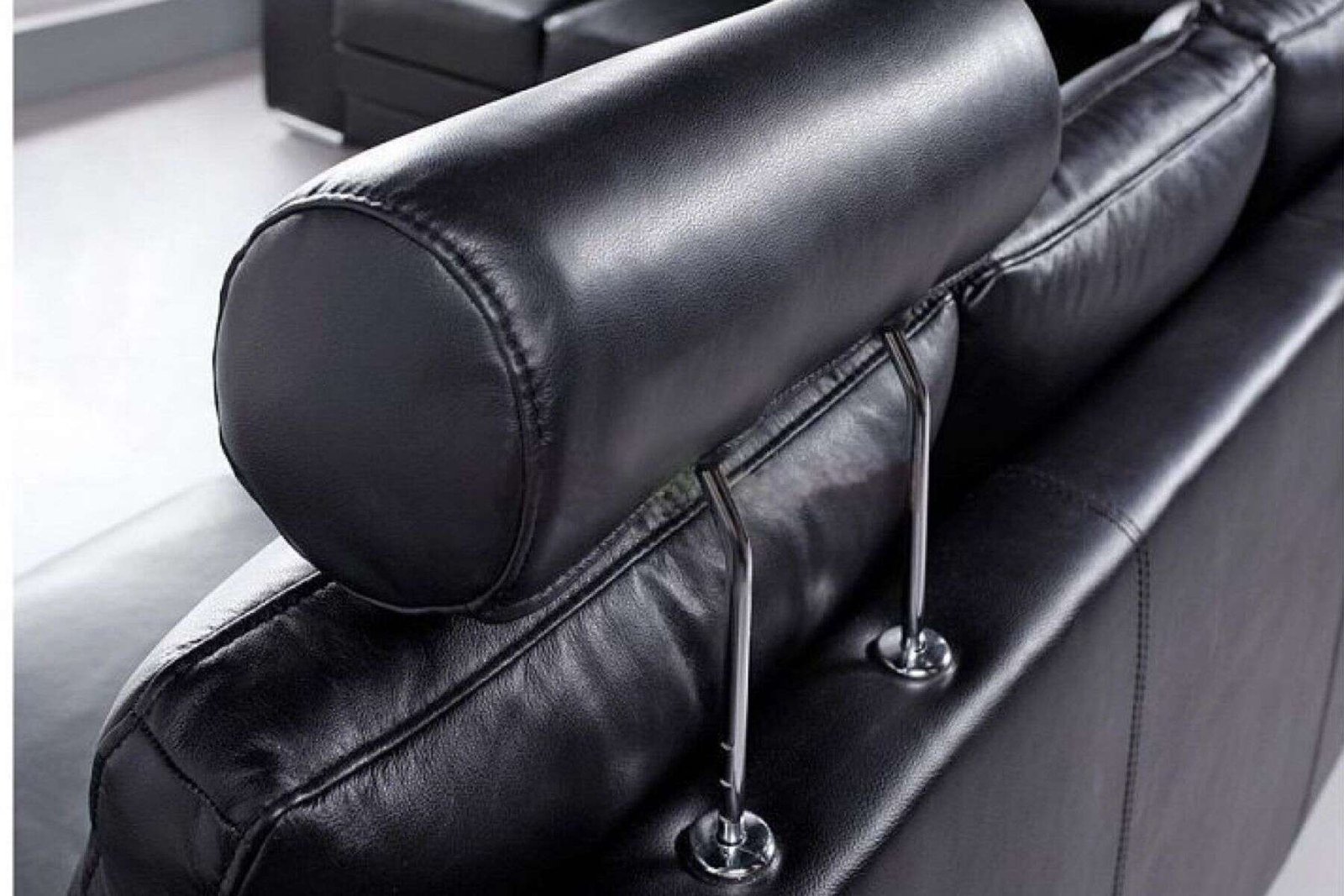 Designerski narożnik enzo ze skóry naturalnej z funkcją spanie, regulowanymi zagłówkami oraz pufami