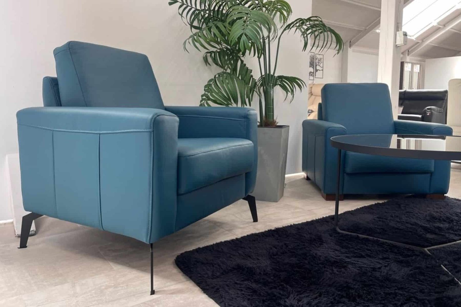 Komplet Vegas na wysokich nóżkach- wersalka i dwa fotele