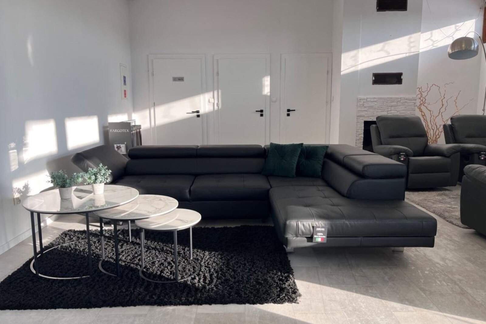 Narożnik Etno, regulowane zagłówki, funkcja spania i pojemnik na pościel, 100% skóra Włoska